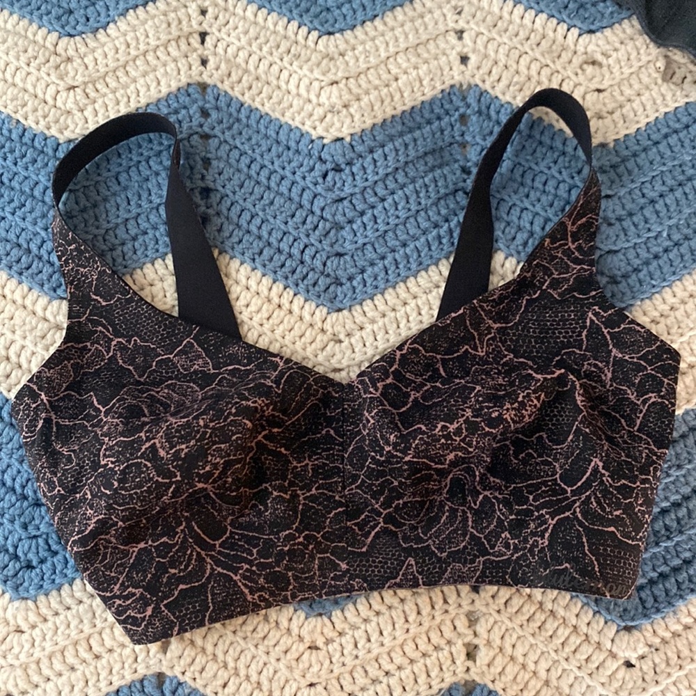 34 DD lulu lemon bra